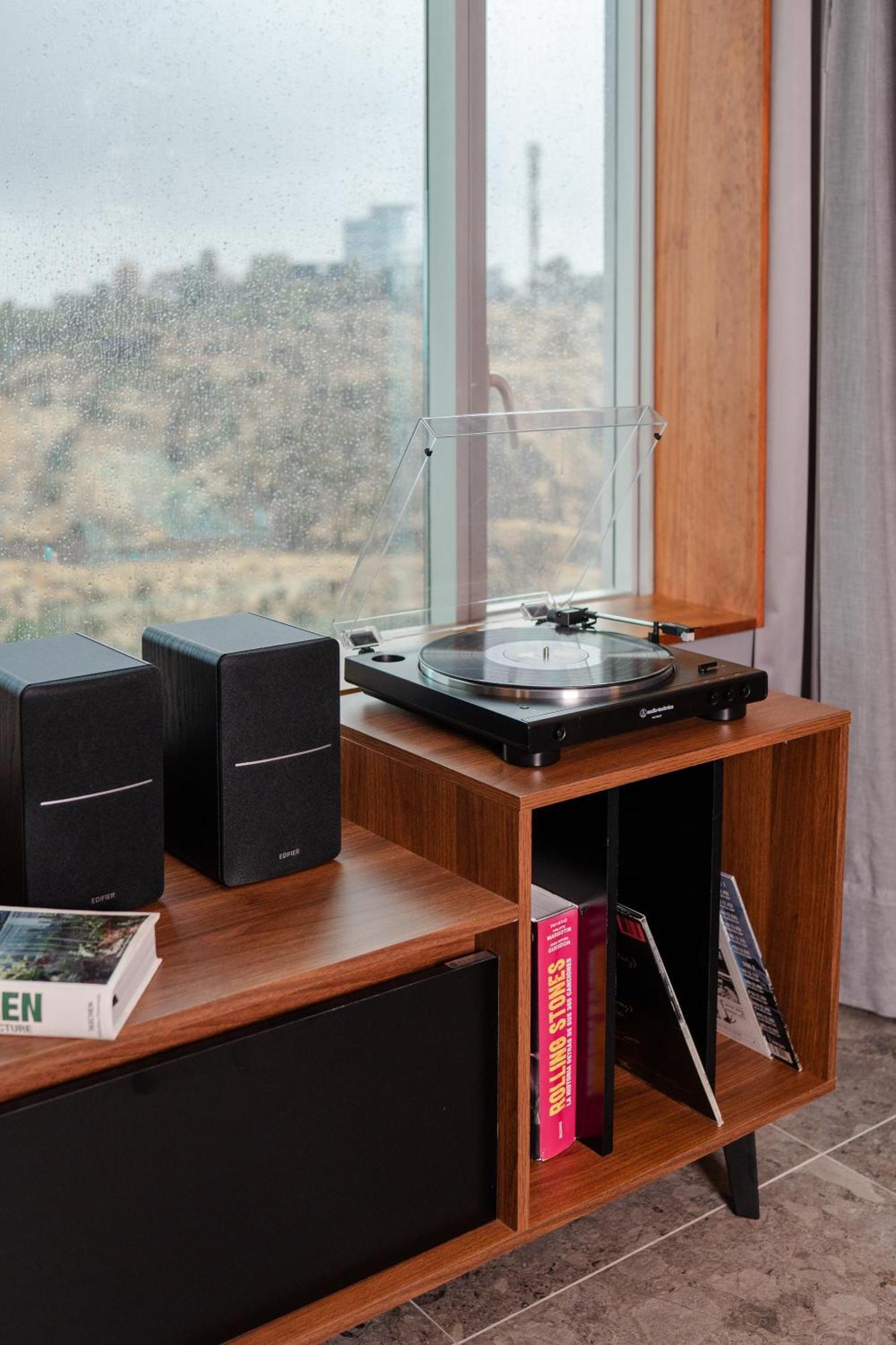 Pullman Santiago Vitacura Exteriér fotografie A record player
